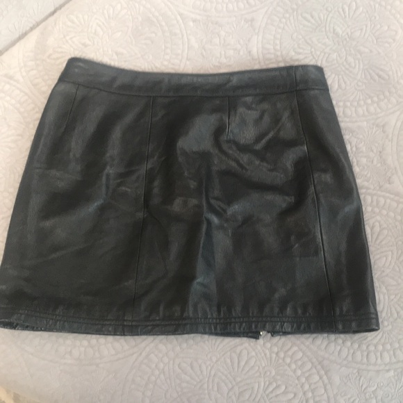 Wilson leather mini skirt, size 10 - Picture 2 of 2